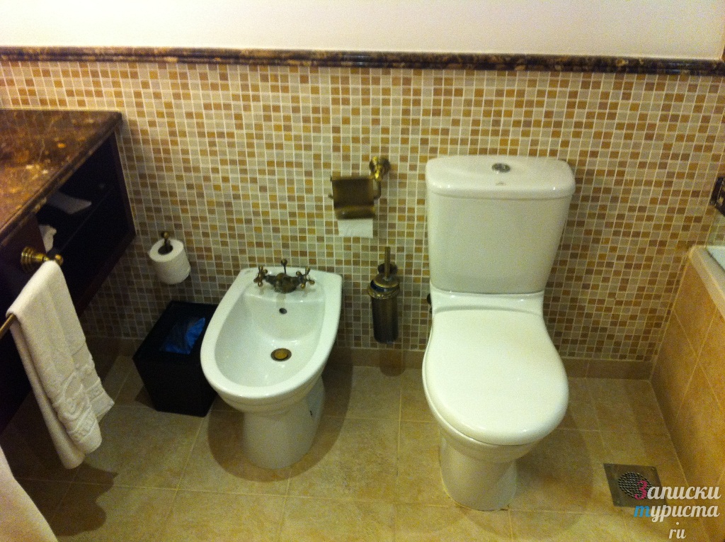 Ванная комната и туалет в отеле Ajman Kempinski Hotel