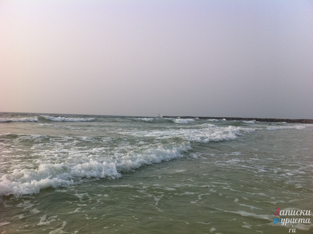 Персидский залив омывает пляж в Ajman Kempinski Hotel